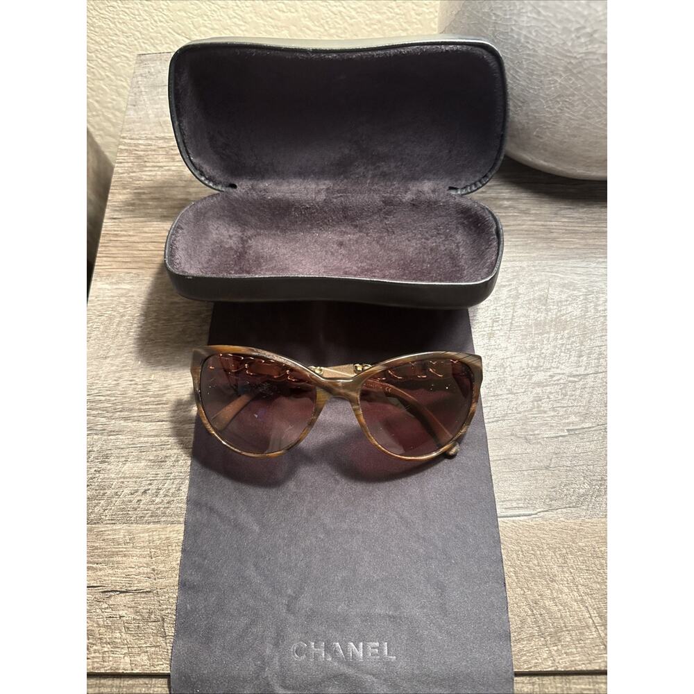 CHANEL 5215-Q Brown Chain Sunglasses w/ Case